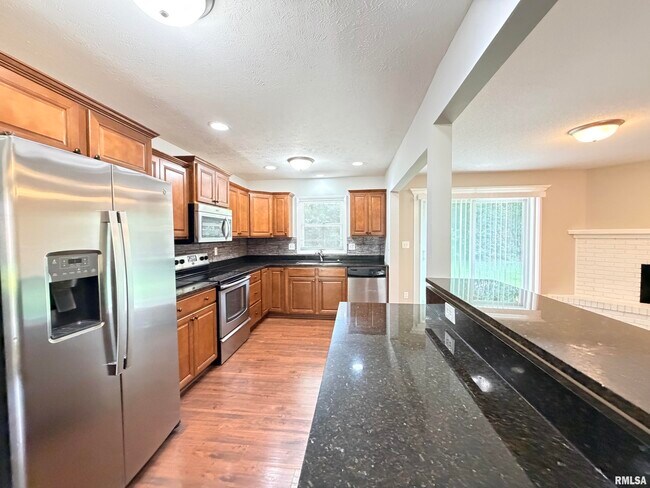 Building Photo - 122 W Morningside Dr