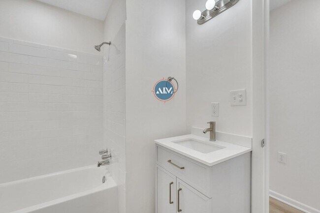 Building Photo - Rare opportunity minutes away from Savannah - Move In Today!