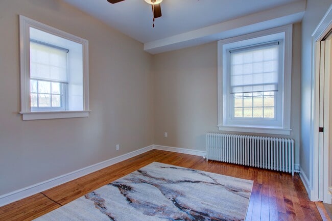 Building Photo - 796 Long Ln