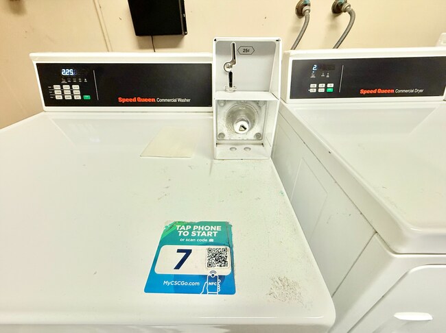 Building Photo - Beautiful One-Bedroom Condo near the Heart of Downtown SLC!