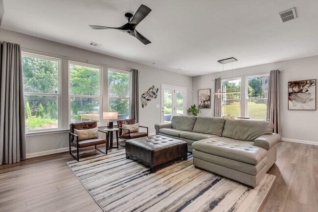 Building Photo - Bright, Modern, Spacious 4bd/3ba Home in Prime Scottdale Location