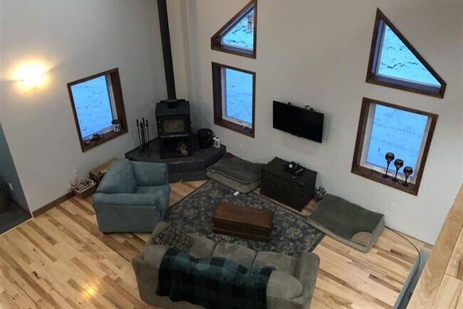 Building Photo - Tucked Away in Nature – Modern 3BR, 2BA Home