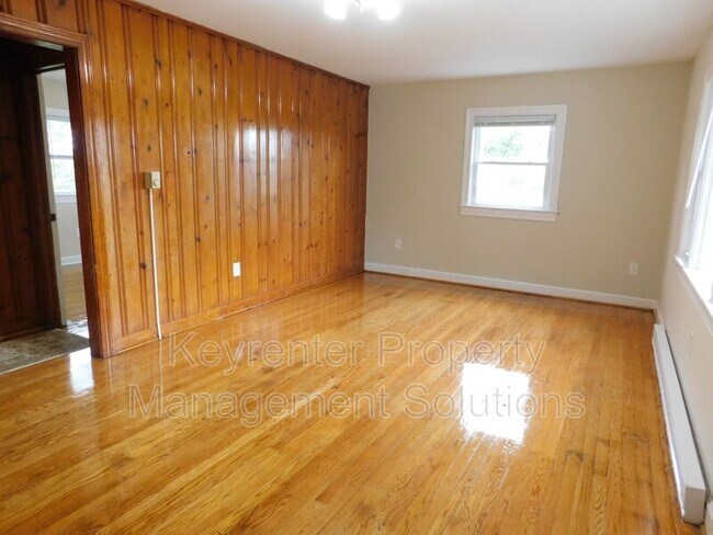 Building Photo - 1008 Perry St