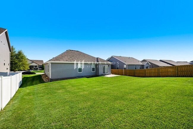 Building Photo - Walk-Out Ranch