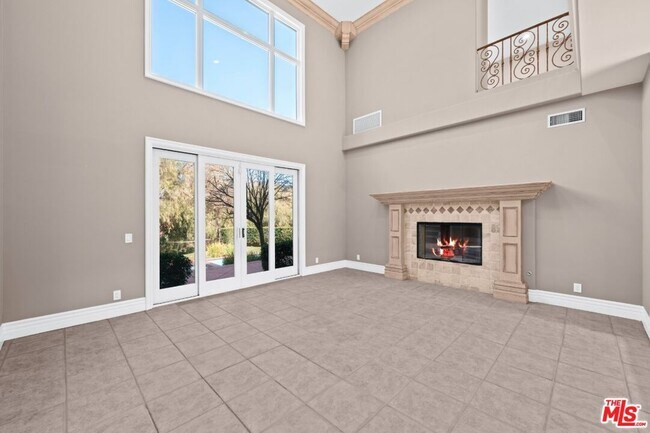 Building Photo - 11221 Briarcliff Ln