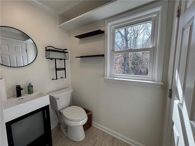 Building Photo - 3854 Davis St