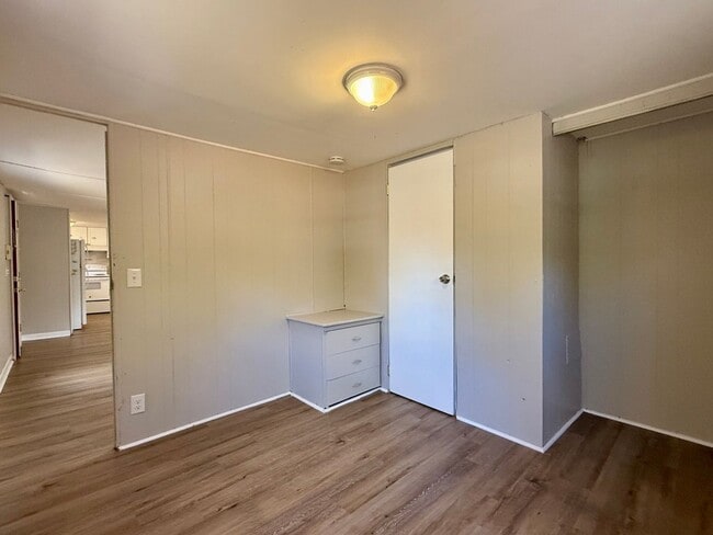 Building Photo - Updated Home in Laurel Lakes NJ FOR RENT $1350