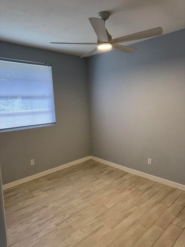 Building Photo - Remodeled 1/1 in Daytona Beach