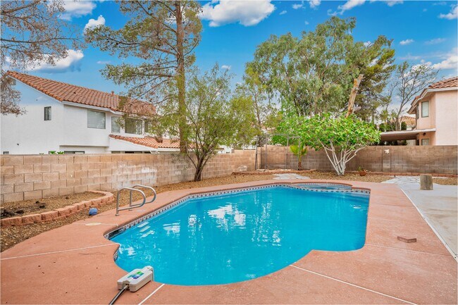Building Photo - 9001 Feather River Ct
