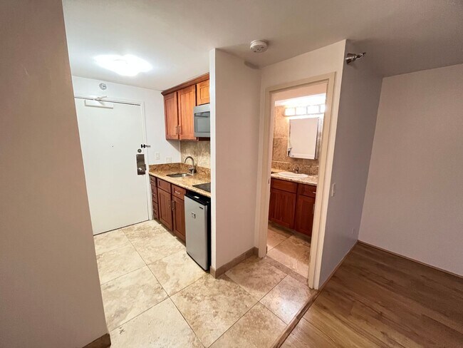 Building Photo - (INCLUDING UTILITIES, A/C & INTERNET) Studio Unit with 1 parking available Waikiki Marina!!