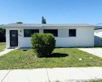Building Photo - 4131 SW 23rd St