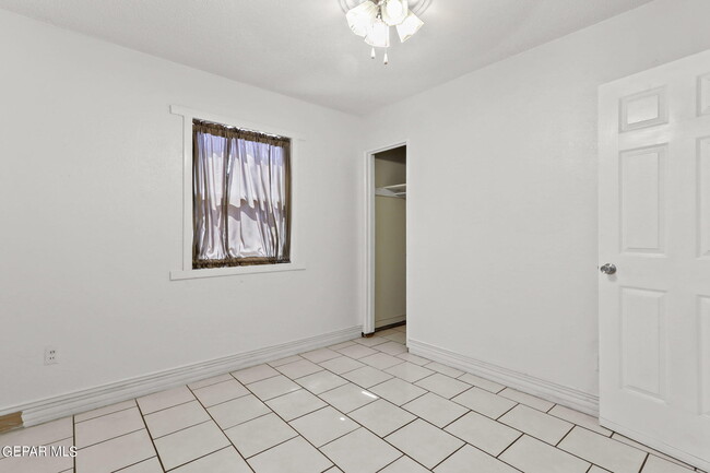 Building Photo - 7707 Parral Dr