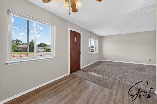 Building Photo - $1550 3 bedrooms