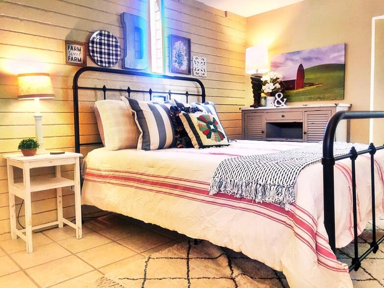 Building Photo - 13016 Constitution Ave NE