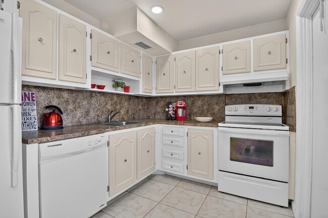 Building Photo - 4140 NW 44th Ave