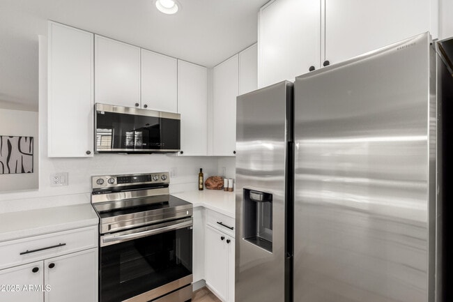 Building Photo - 479 E Dragon Springs Dr