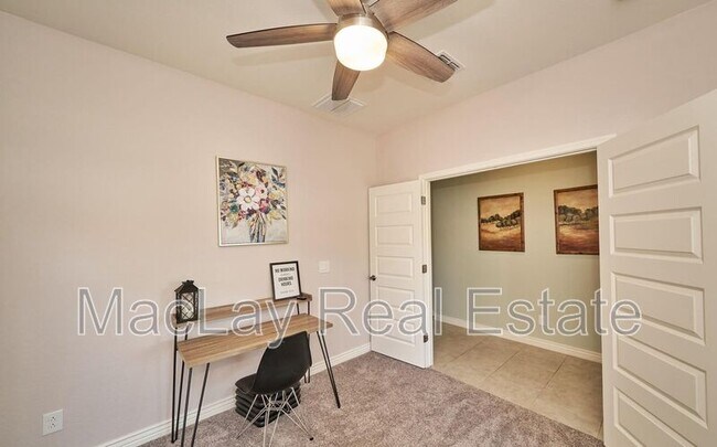 Building Photo - 2415 E Runaway Bay Pl