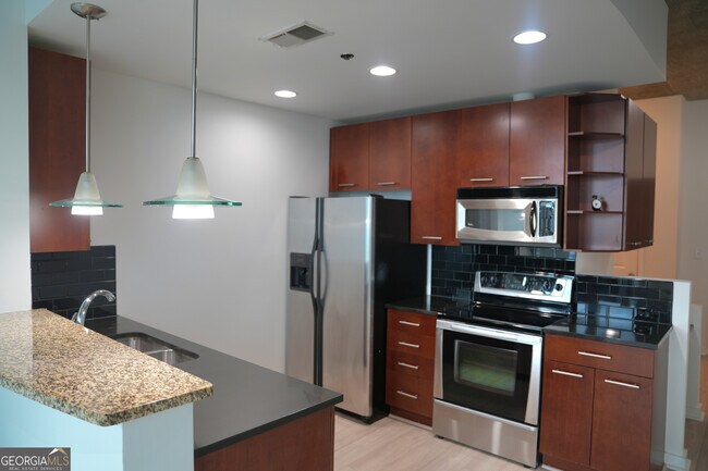 Building Photo - 3324 Peachtree Rd NE