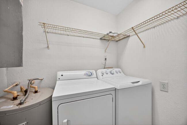 Building Photo - 13703 Richmond Park Dr N