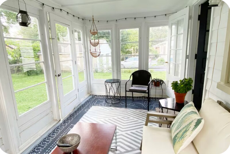 Building Photo - 5920 Rosslyn Ave