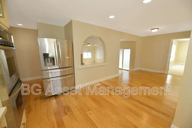 Building Photo - 3830 Twin Oaks Way