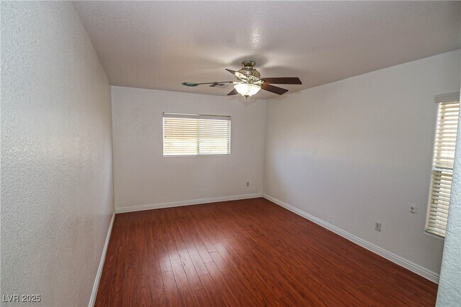 Building Photo - 132 Cadrow Castle Ct