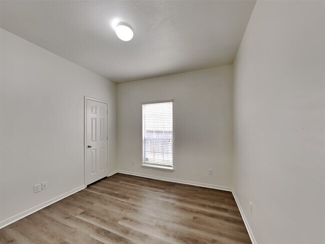 Building Photo - 9719 Bark Ridge Ln