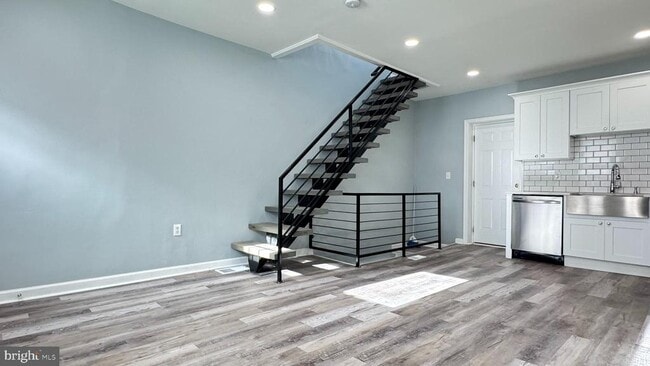 Building Photo - 163 W Palmer St