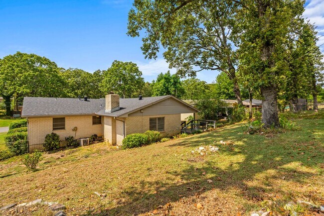 Building Photo - 6412 Chippewa Dr