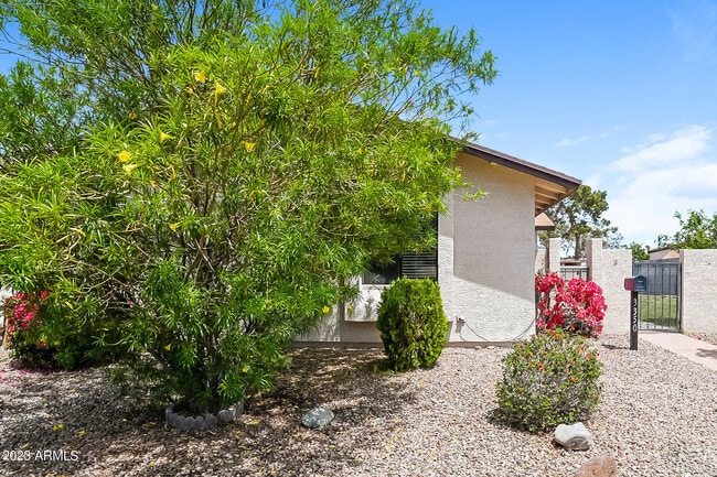 Primary Photo - 3350 W Country Gables Dr