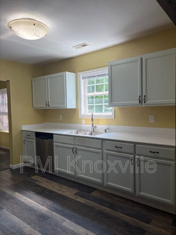 Building Photo - 2340 Boxwood Ln NE