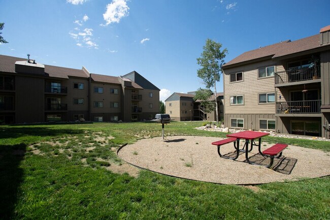 Building Photo - 2875 Village Dr