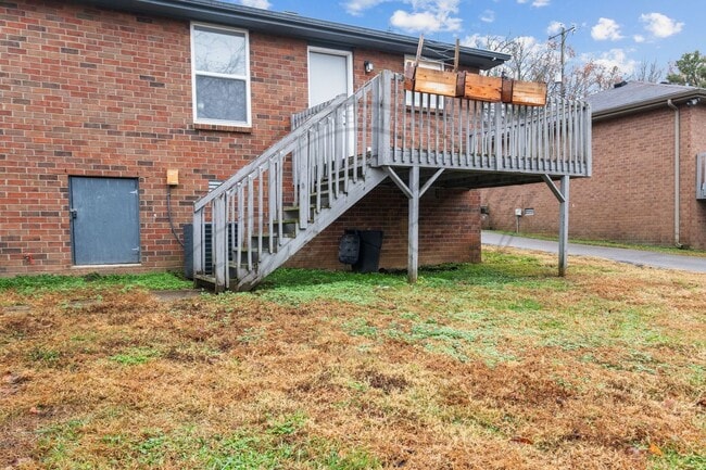 Building Photo - Beautifully updated 2-bedroom, 1-bath first-floor duplex in the heart of Hermitage!