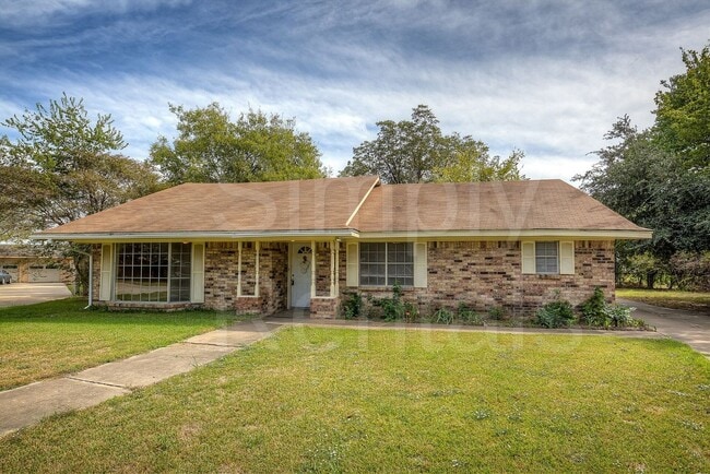 Building Photo - 6426 Chapman Dr