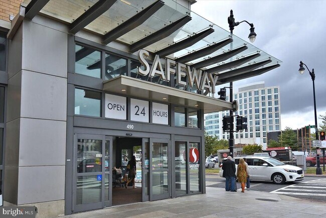 Building Photo - 460 New York Ave NW