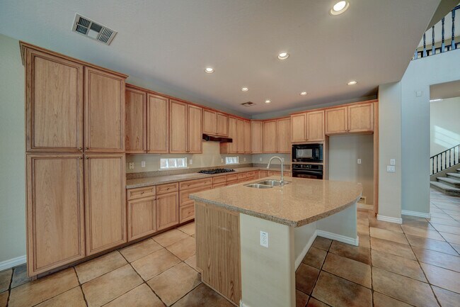 Building Photo - 8503 W Coyote Dr