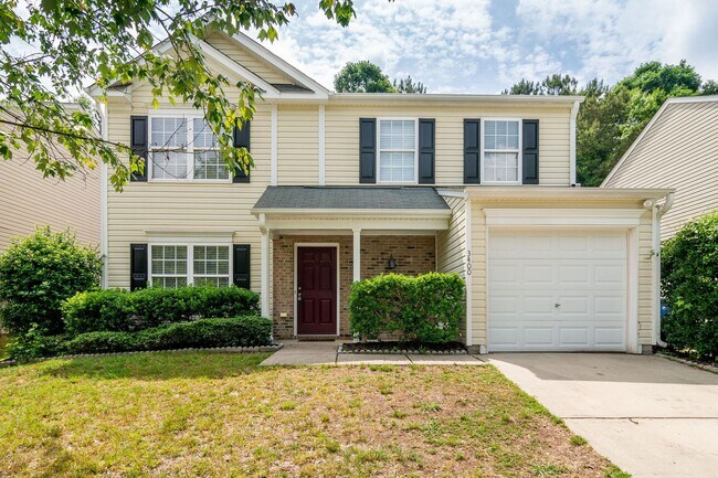 Building Photo - Great 3 Bedroom Home with Large Yard and 1 Car Garage! Raleigh-Available July 15th!