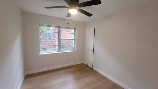 Building Photo - 11002 Melba Ln