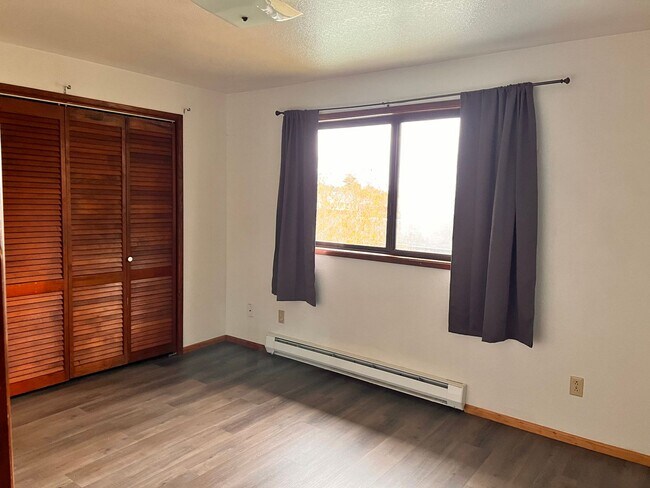 Building Photo - 2135