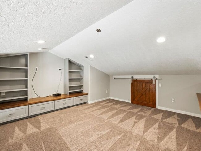 Building Photo - 617 Esperanza Ct