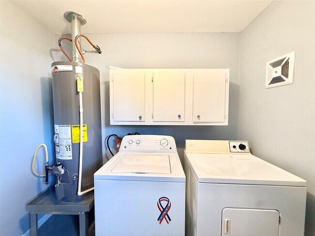 Building Photo - 5359 Friar Tuck Dr