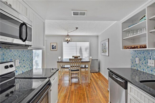 Building Photo - 807 Mallery St