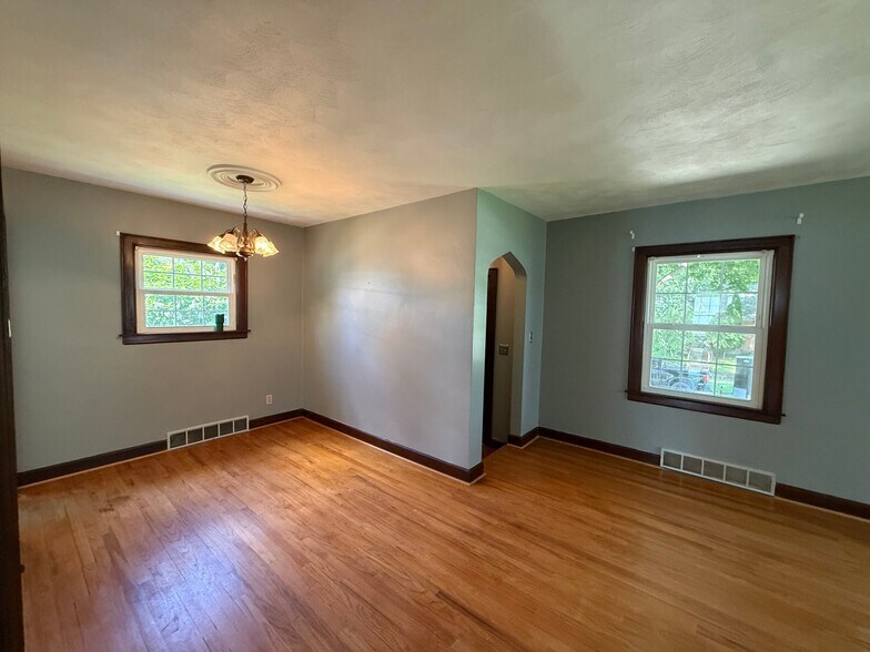 Building Photo - 925 24th St