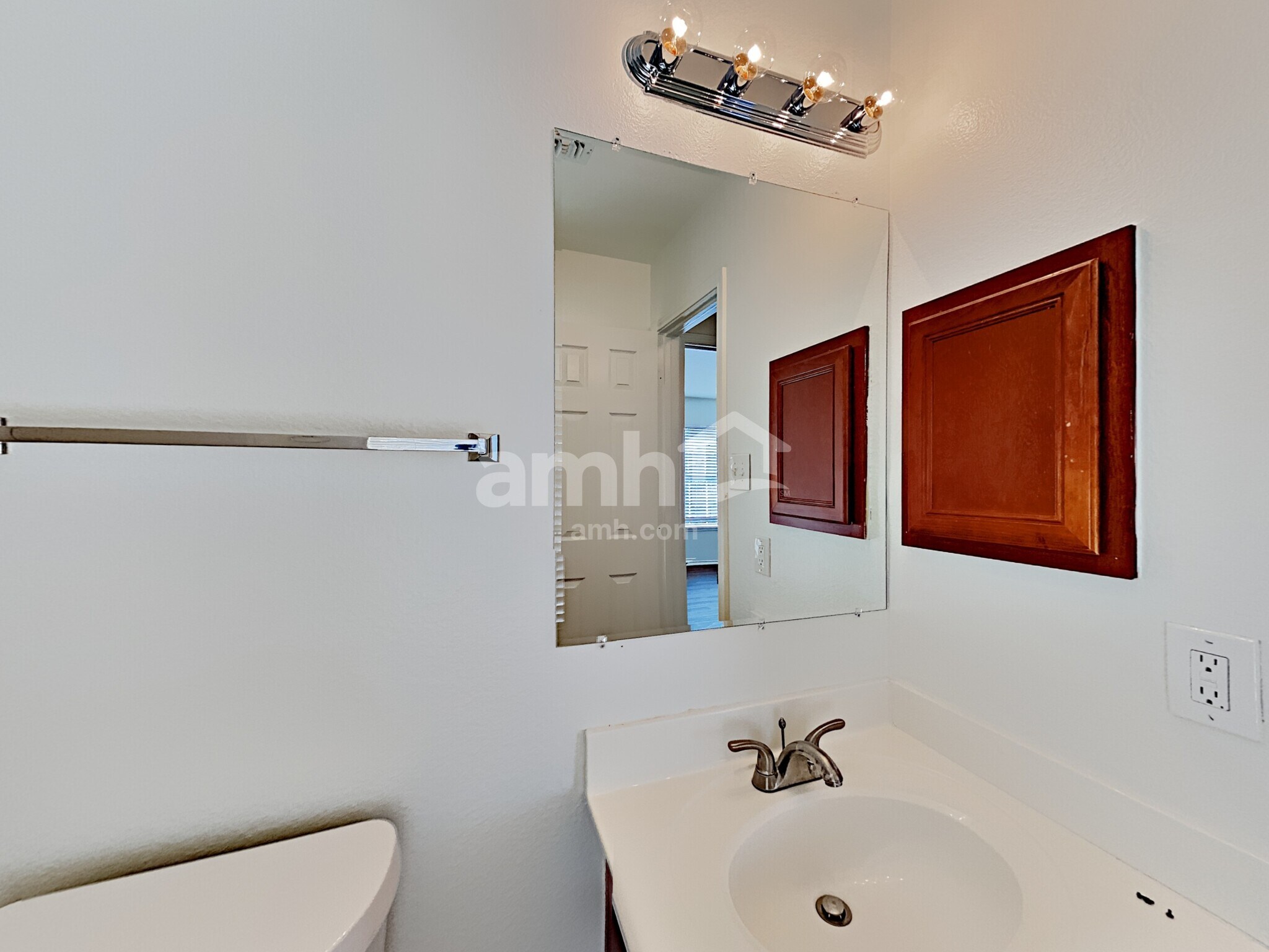 Building Photo - 742 Pinafore St