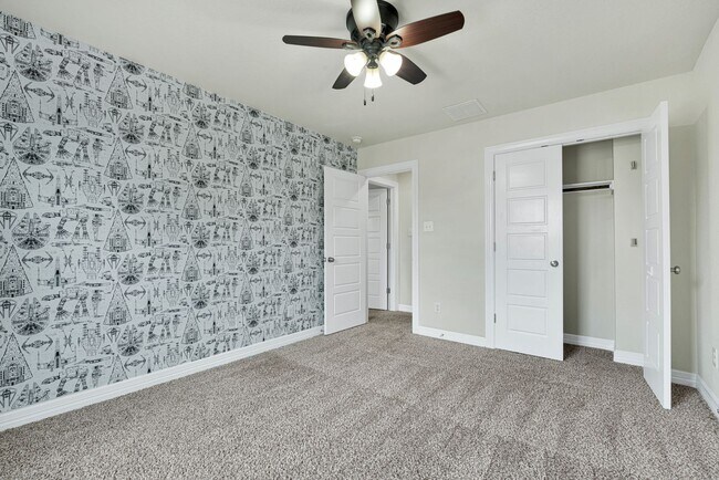 Building Photo - Spacious 5-Bedroom Beauty in Triana Neighborhood –  with Community Perks!