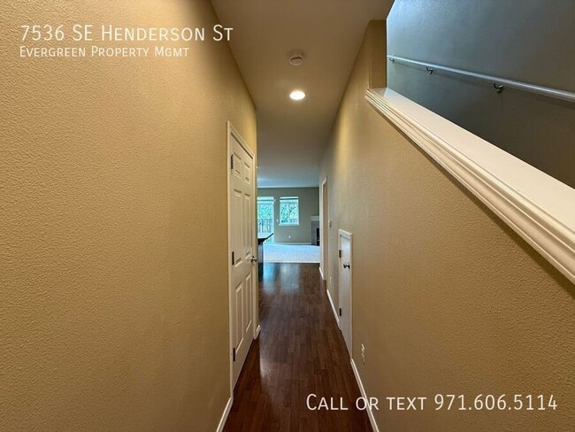 Building Photo - 7536 SE Henderson St