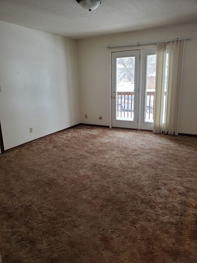 Building Photo - 740 Demaret Dr