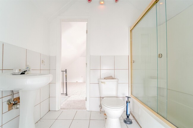 Building Photo - 2 Bigelow St