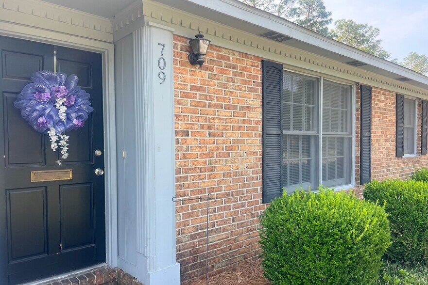 Building Photo - 709 Montclair Dr