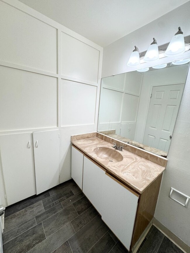 Building Photo - Move-In Special; Upstairs One Bedroom + Private Patio – SEE VIDEO